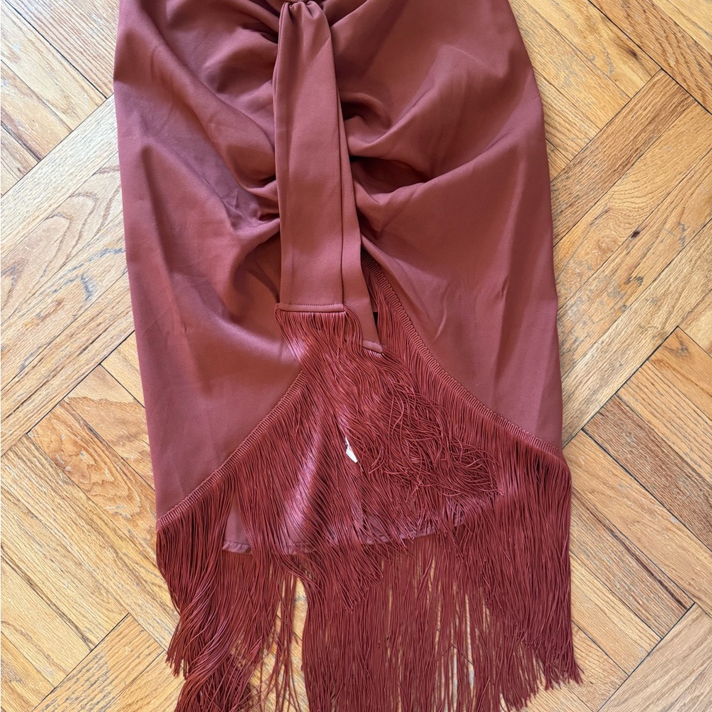 PrettyLittleThing High Low Skirt in Burgundy